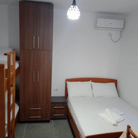 Villa Besnik, Rooms For Rent Вльора Екстер'єр фото