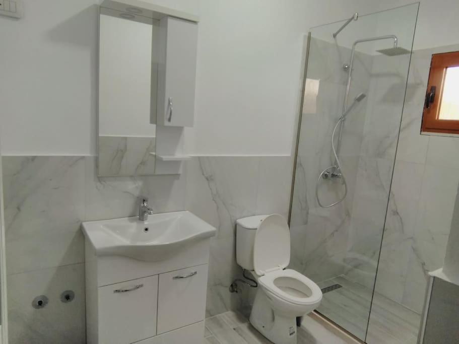 Villa Besnik, Rooms For Rent Вльора Екстер'єр фото