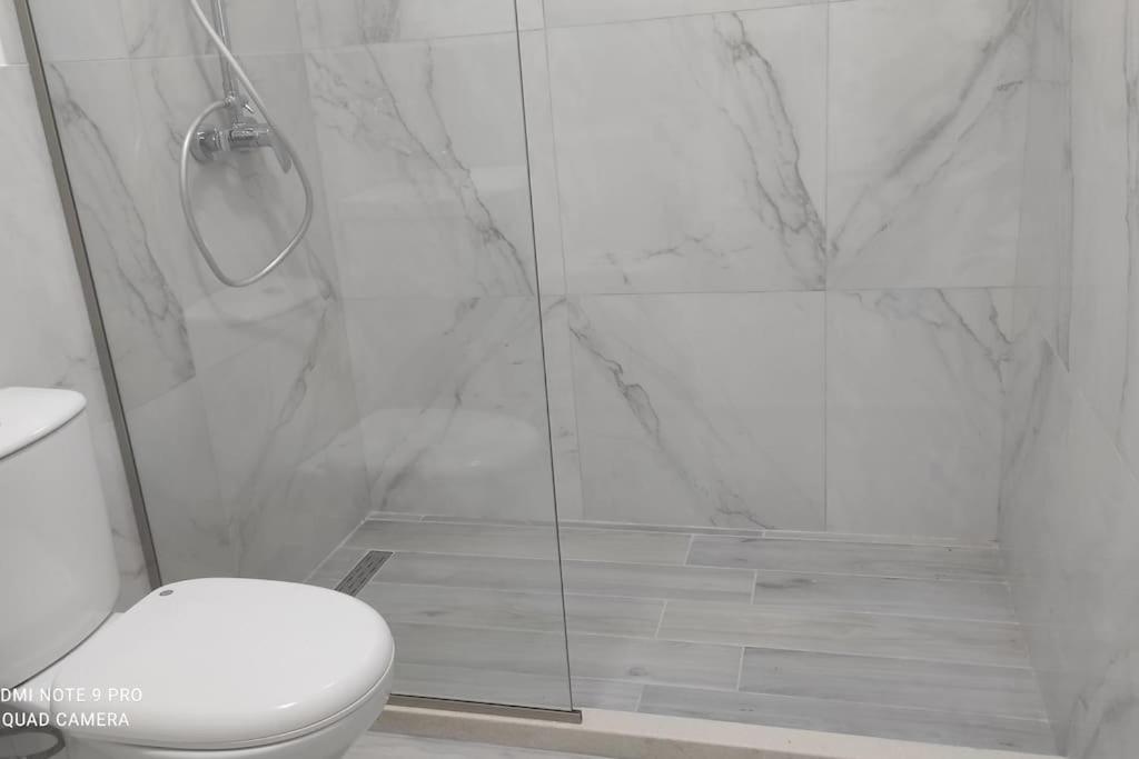Villa Besnik, Rooms For Rent Вльора Екстер'єр фото