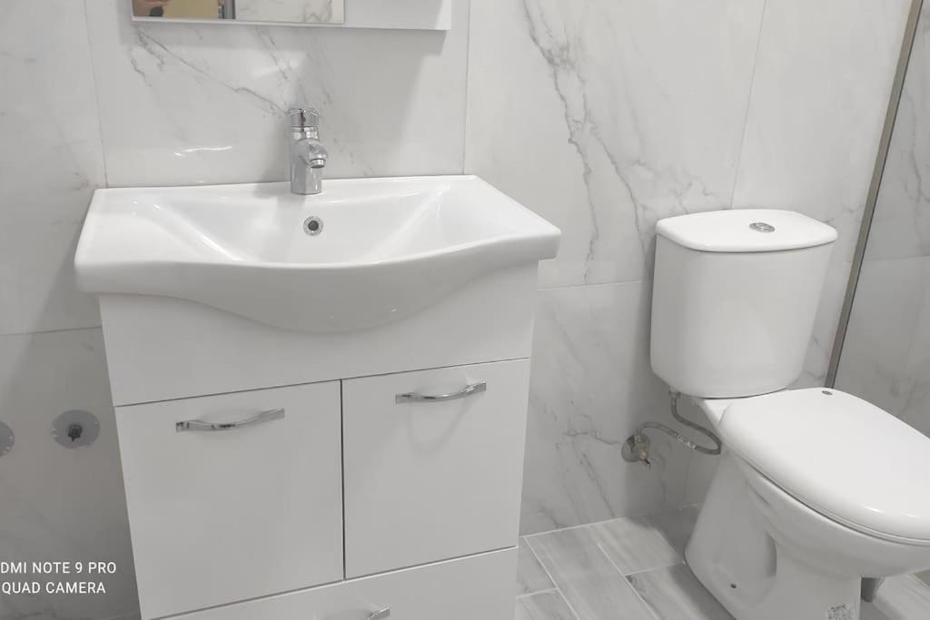 Villa Besnik, Rooms For Rent Вльора Екстер'єр фото