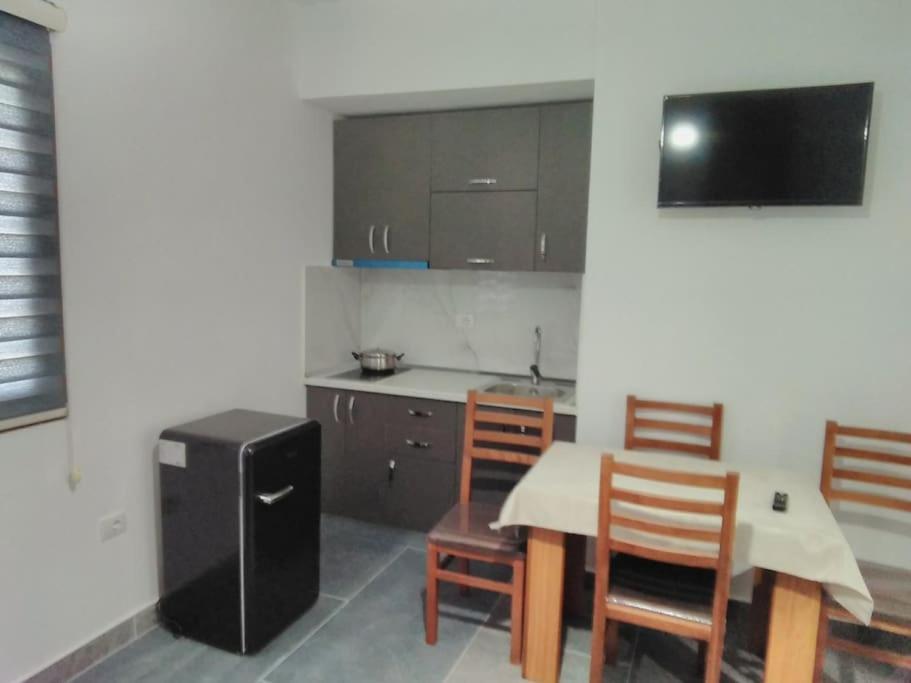 Villa Besnik, Rooms For Rent Вльора Екстер'єр фото