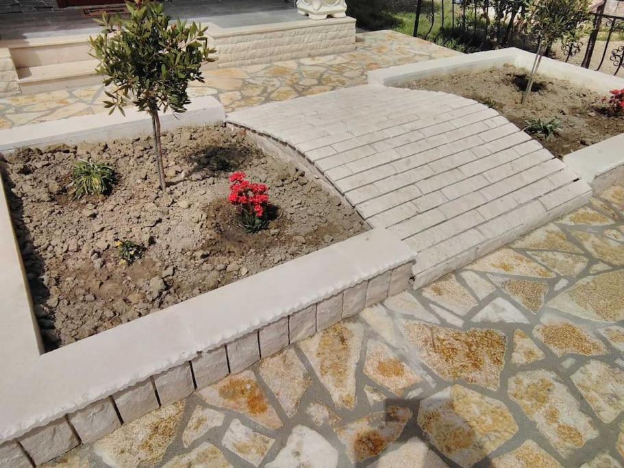 Villa Besnik, Rooms For Rent Вльора Екстер'єр фото