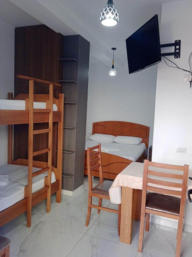 Villa Besnik, Rooms For Rent Вльора Екстер'єр фото