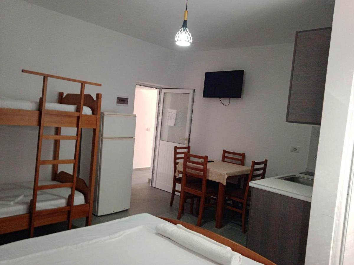 Villa Besnik, Rooms For Rent Вльора Екстер'єр фото