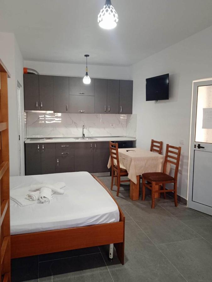 Villa Besnik, Rooms For Rent Вльора Екстер'єр фото